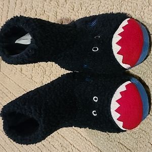 Boys slippers size 13/1